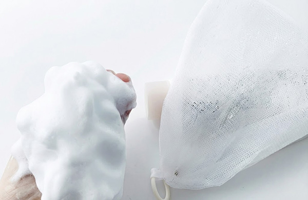 STEP 01 泡立てる